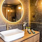 Loft En - Duplex Terrasse Coeur Historique Avec Vue Degagee & Parking Souterrain Offert Lägenhet